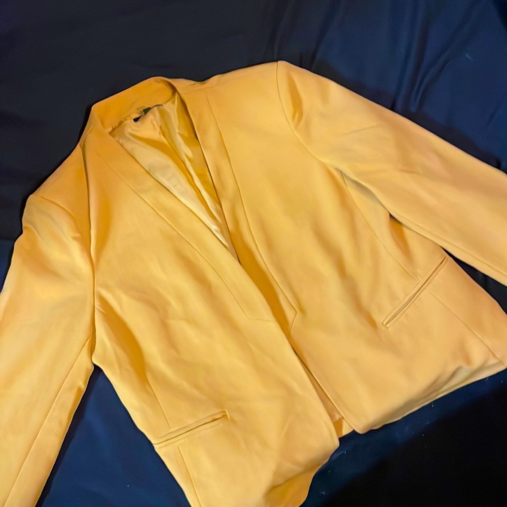 Yellow shoulder-padded jacket